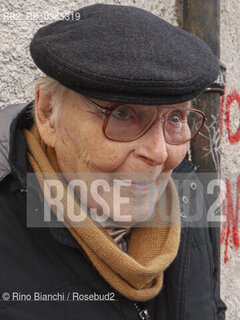 Roma 19 marzo 2011..Elio Pagliarani, poeta, ritratto a Roma allingresso dellESC nel quartiere San Lorenzo..Foto: RINO BIANCHI ©Rino Bianchi/Rosebud2