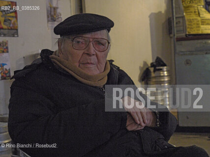 Roma 19 marzo 2011..Elio Pagliarani, poeta, ritratto a Roma allinterno del centro sociale ESC nel quartiere San Lorenzo..Foto: RINO BIANCHI ©Rino Bianchi/Rosebud2