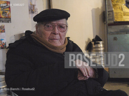 Roma 19 marzo 2011..Elio Pagliarani, poeta, ritratto a Roma allinterno del centro sociale ESC nel quartiere San Lorenzo..Foto: RINO BIANCHI ©Rino Bianchi/Rosebud2