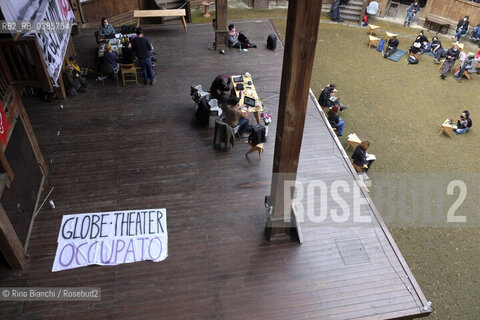 Rome April 17, 2021..The Silvano Toti Globe Theater, inside the park of Villa Borghese, occupied by workers from entertainment and culture/Il Silvano Toti Globe Theatre, allinterno del parco di Villa Borghese, occupato da lavoratrici e lavoratori dello spettacolo e della cultura. ©Rino Bianchi/Rosebud2