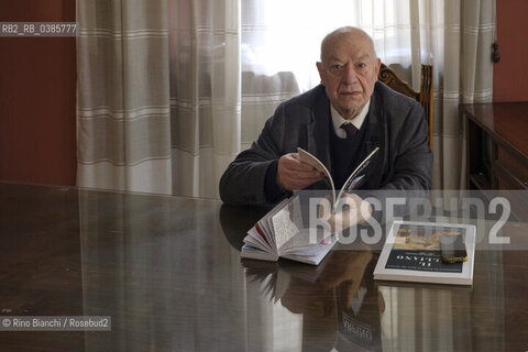 Arpino, Frosinone, April 16, 2021..Franco Purini, architect, lecturer and essayist, photographed in the council chamber of the Municipality of Arpino during the Certamen Borgo futuro/Franco Purini, architetto, docente e saggista, fotografato nella sala consiliare del Comune di Arpino durante il Certamen Borgo futuro. ©Rino Bianchi/Rosebud2