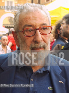 Roma 1 luglio 2010..Manifestazione contro la legge bavaglio..Nella foto: Lo storico Nicola Tranfaglia..Foto: RINO BIANCHI ©Rino Bianchi/Rosebud2