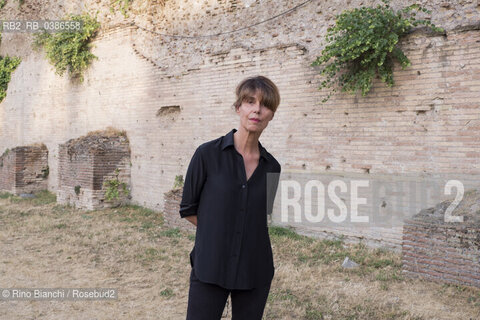 Rome July 24, 2021..Nathalie Léger French writer, author of essays and novels featuring artists, photographed in Rome at the Palatine Stadium/Nathalie Léger scrittrice francese autrice di saggi e romanzi che hanno come protagoniste artiste, fotograta a Roma nello Stadio Palatino. ©Rino Bianchi/Rosebud2