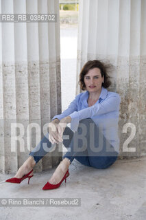 Rome August 7, 2021..Arianna Farinelli writer, storyteller, journalist, essayist and lecturer at the Baruch College of the City University of New York, photographed in Rome in the park of Villa Torlonia/Arianna Farinelli scrittrice, narratrice, giornalista, saggista e docente presso il Baruch College della City University of New York, fotografata a Roma nel parco di Villa Torlonia. ©Rino Bianchi/Rosebud2