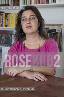 Rome October 28, 2020..Francesca De Sanctis, journalist and theater critic, deputy head of the Culture and Entertainment pages of the newspaper lUnità, conceived and directed the CassinoOff civil theater festival for years, photographed in her home in Rome/Francesca De Sanctis, giornalista e critico teatrale, vicecaposervizio delle pagine di Cultura e Spettacoli del quotidiano l’Unità, ha ideato e diretto per anni il Festival di teatro civile CassinoOff, fotografata a Roma nella sua abitazione. ©Rino Bianchi/Rosebud2