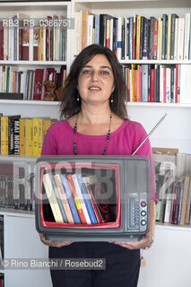 Rome October 28, 2020..Francesca De Sanctis, journalist and theater critic, deputy head of the Culture and Entertainment pages of the newspaper lUnità, conceived and directed the CassinoOff civil theater festival for years, photographed in her home in Rome/Francesca De Sanctis, giornalista e critico teatrale, vicecaposervizio delle pagine di Cultura e Spettacoli del quotidiano l’Unità, ha ideato e diretto per anni il Festival di teatro civile CassinoOff, fotografata a Roma nella sua abitazione. ©Rino Bianchi/Rosebud2