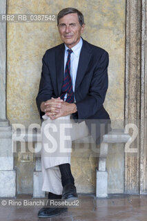 Rome September 9, 2021..Alberto Mantovani pathologist, immunologist, scientific popularizer and Italian academic, considered one of the most influential Italian scientists in his field, photographed in Rome in the spaces of Villa Medici, seat of the French Academy/Alberto Mantovani patologo, immunologo, divulgatore scientifico e accademico italiano, considerato uno dei più influenti scienziati italiani del suo campo, fotografato a Roma negli spazi di Villa Medici sede dellAccademia di Francia. ©Rino Bianchi/Rosebud2