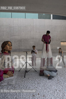 Rome September 11, 2021..Amal, photographed in Rome in the MAXXI spaces, a 3.5-meter puppet depicting a 9-year-old Syrian girl, symbol of refugees in the world. Her journey on The Walk began in Turkey in July and will end in November in the UK/Amal, fotografata a Roma negli spazi del MAXXI, marionetta di 3 metri e mezzo che raffigura una bambina siriana di 9 anni simbolo dei rifugiati nel mondo. Il suo viaggio promosso da The Walk è iniziato in Turchia a luglio e terminerà a novembre nel Regno Unito. ©Rino Bianchi/Rosebud2