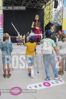 Rome September 11, 2021..Amal, photographed in Rome in the MAXXI spaces, a 3.5-meter puppet depicting a 9-year-old Syrian girl, symbol of refugees in the world. Her journey on The Walk began in Turkey in July and will end in November in the UK/Amal, fotografata a Roma negli spazi del MAXXI, marionetta di 3 metri e mezzo che raffigura una bambina siriana di 9 anni simbolo dei rifugiati nel mondo. Il suo viaggio promosso da The Walk è iniziato in Turchia a luglio e terminerà a novembre nel Regno Unito. ©Rino Bianchi/Rosebud2