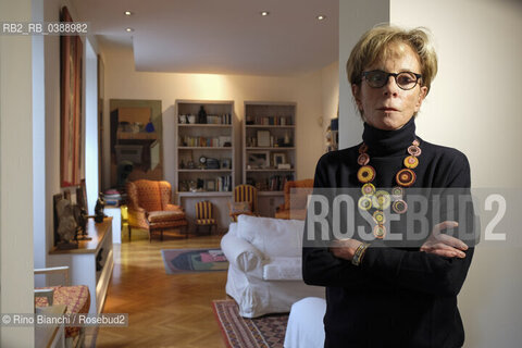 Rome November 11, 2021..Gaia de Beaumont, writer, screenwriter and ghost writer, collaborates with Italian and foreign newspapers, photographed in her home in Rome/Gaia de Beaumont, scrittrice, sceneggiatrice e ghost writer,  collabora con testate italiane e straniere, fotografata a Roma nella sua abitazione. ©Rino Bianchi/Rosebud2