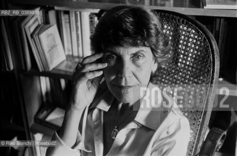 Rome June 27 2009..Biancamaria Frabotta, poetess, essayist and university teacher portrayed in the study of her Roman home/Biancamaria Frabotta, poetessa, saggista e docente universitaria ritratta nello studio della sua abitazione romana..Foto: Rino Bianchi ©Rino Bianchi/Rosebud2