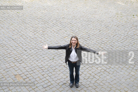 Rome May 2, 2022..Chiara Mezzalama, writer, translator and psychotherapist, photographed in Rome near the Tiberina Island/Chiara Mezzalama, scrittrice, traduttrice e psicoterapeuta, fotografata a Roma nei pressi dellIsola Tiberina. ©Rino Bianchi/Rosebud2