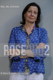 Turin May 21, 2022..Caterina Soffici, journalist and writer, lives between London and a town in the Alps of the Aosta Valley, photographed in Turin Lingotto in the NH Hotel/Caterina Soffici, giornalista e scrittrice, vive tra Londra e un paese sulle Alpi della Val d’Aosta, fotografata a Torino Lingotto negli ambienti dellNH Hotel. ©Rino Bianchi/Rosebud2