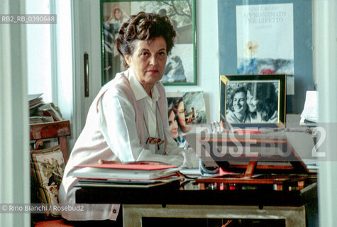 Milan June 22, 2000..Gina Lagorio, pseudonym of Luigina Bernocco, Italian writer, literary critic and political exponent of the so-called Generation of the Thirties, photographed in Rome/Gina Lagorio, pseudonimo di Luigina Bernocco, scrittrice, critica letteraria e politica italiana esponente della cosiddetta Generazione degli anni trenta, fotografata nella sua abitazione a Milano. ©Rino Bianchi/Rosebud2