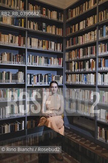 Rome June 28, 2022..Lillian Fishman American writer, photographed in Rome in the spaces of the Casa delle letetrature among the books of the Enzo Siciliano Fund/Lillian Fishman scrittrice americana, fotografata a Roma negli spazi della Casa delle letterature tra i libri del Fondo Enzo Siciliano. ©Rino Bianchi/Rosebud2