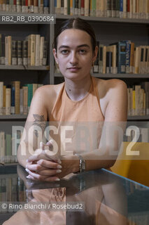 Rome June 28, 2022..Lillian Fishman American writer, photographed in Rome in the spaces of the Casa delle letetrature among the books of the Enzo Siciliano Fund/Lillian Fishman scrittrice americana, fotografata a Roma negli spazi della Casa delle letterature tra i libri del Fondo Enzo Siciliano. ©Rino Bianchi/Rosebud2