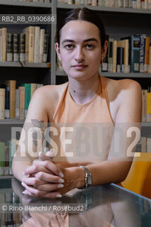 Rome June 28, 2022..Lillian Fishman American writer, photographed in Rome in the spaces of the Casa delle letetrature among the books of the Enzo Siciliano Fund/Lillian Fishman scrittrice americana, fotografata a Roma negli spazi della Casa delle letterature tra i libri del Fondo Enzo Siciliano. ©Rino Bianchi/Rosebud2