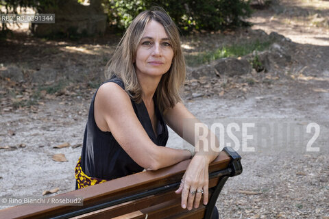 Rome September 21, 2022..Lorenza Pieri, writer, journalist and translator, photographed in Rome in the park of Villa Sciarra/Lorenza Pieri, scrittrice, giornalista e traduttrice,  fotografata a Roma nel parco di Villa Sciarra. ©Rino Bianchi/Rosebud2