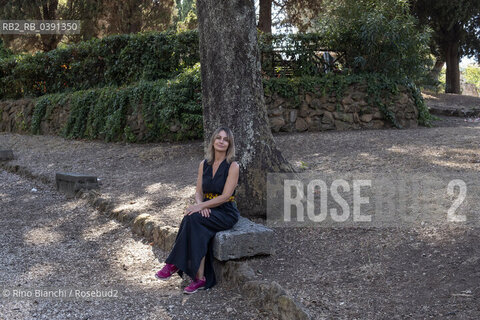 Rome September 21, 2022..Lorenza Pieri, writer, journalist and translator, photographed in Rome in the park of Villa Sciarra/Lorenza Pieri, scrittrice, giornalista e traduttrice,  fotografata a Roma nel parco di Villa Sciarra. ©Rino Bianchi/Rosebud2