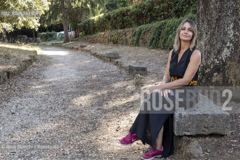 Rome September 21, 2022..Lorenza Pieri, writer, journalist and translator, photographed in Rome in the park of Villa Sciarra/Lorenza Pieri, scrittrice, giornalista e traduttrice,  fotografata a Roma nel parco di Villa Sciarra. ©Rino Bianchi/Rosebud2