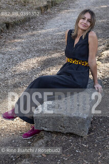 Rome September 21, 2022..Lorenza Pieri, writer, journalist and translator, photographed in Rome in the park of Villa Sciarra/Lorenza Pieri, scrittrice, giornalista e traduttrice,  fotografata a Roma nel parco di Villa Sciarra. ©Rino Bianchi/Rosebud2