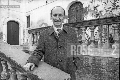 Roma 17 agosto 2013..Federico Orlando, giornalista e saggista, ritratto a Larino sul loggione dove teneva i comizi da giovane..Foto: RINO BIANCHI ©Rino Bianchi/Rosebud2