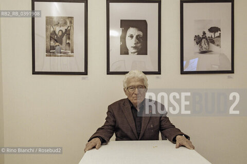 Bonefro (CB) January 18, 2015..Tony Vaccaro, stage name of Michelantonio Celestino Onofrio Vaccaro, photographed in Bonefro inside Palazzo Mozzi, American photographer. Also known as Michael A. Vaccaro, is known for his photos taken in Europe in 1944 and in 1945 and in Germany immediately after World War II. It was the photographer of Life, Look, and Flair/Tony Vaccaro, nome darte di Michelantonio Celestino Onofrio Vaccaro, fotografato a Bonefro allinterno di Palazzo Miozzi, fotografo statunitense. Conosciuto anche come Michael A. Vaccaro, è noto per le sue foto scattate in Europa nel 1944 e nel 1945 e in Germania subito dopo la seconda guerra mondiale. E stato fotografo di Life, Look, e Flair.. ©Rino Bianchi/Rosebud2