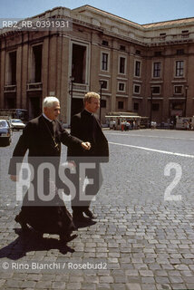 Roma 20 ottobre 2005..Joseph Ratzinger, Benedetto XVI con il suo segretario Georg Ganswein nei pressi di Città del Vaticano..Foto: Rino Bianchi ©Rino Bianchi/Rosebud2