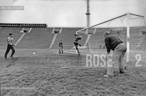 Sarajevo September 1994..Goalkeeper training ahead of the First Bosnian Football Championship/Allenamento dei portieri in vista del Primo Campionato di Calcio Bosniaco. ©Rino Bianchi/Rosebud2