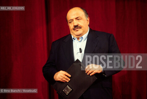 Roma 16 ottobre 2002..Maurizio Costanzo al teatro Parioli durante la trasmissione Maurizio Costanzo Show.. ©Rino Bianchi/Rosebud2