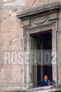 Roma 29 ottobre 2004..Firma della Costituzione Europea..Nella foto: Silvio Berlusconi affacciato alla finestra del Campidoglio..Foto: Rino Bianchi \ Agenzia AZIMUT ©Rino Bianchi/Rosebud2