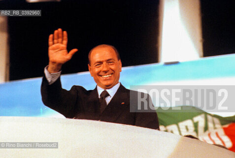 Roma 24 ottobre 1998..Silvio Berlusconi durante il comizio conclusivo della manifestazione del Polo delle Libertà..Foto: Rino Bianchi ©Rino Bianchi/Rosebud2