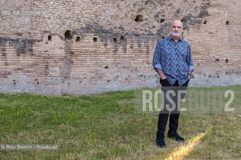 Rome Juli 3, 2023..Fernando Aramburu, philologist, writer, exponent of the New Spanish narrative, considered among the most important living Spanish writers, photographed in Rome in the park of the Palatine Stadium/Fernando Aramburu, filologo, scrittore, esponente della Nuova narrativa spagnola, considerato tra i più importanti scrittori spagnoli viventi, fotografato a Roma nel parco dello Stadio Palatino ©Rino Bianchi/Rosebud2