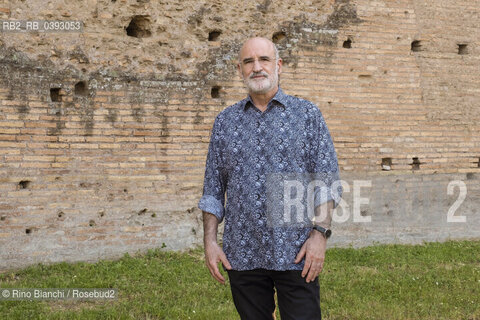 Rome Juli 3, 2023..Fernando Aramburu, philologist, writer, exponent of the New Spanish narrative, considered among the most important living Spanish writers, photographed in Rome in the park of the Palatine Stadium/Fernando Aramburu, filologo, scrittore, esponente della Nuova narrativa spagnola, considerato tra i più importanti scrittori spagnoli viventi, fotografato a Roma nel parco dello Stadio Palatino ©Rino Bianchi/Rosebud2