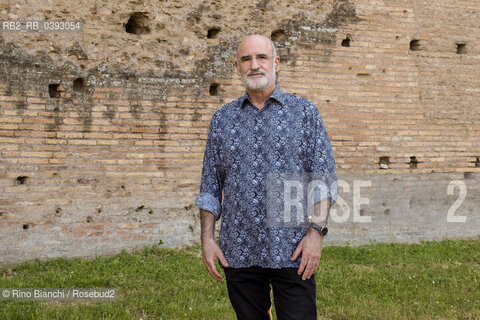 Rome Juli 3, 2023..Fernando Aramburu, philologist, writer, exponent of the New Spanish narrative, considered among the most important living Spanish writers, photographed in Rome in the park of the Palatine Stadium/Fernando Aramburu, filologo, scrittore, esponente della Nuova narrativa spagnola, considerato tra i più importanti scrittori spagnoli viventi, fotografato a Roma nel parco dello Stadio Palatino ©Rino Bianchi/Rosebud2