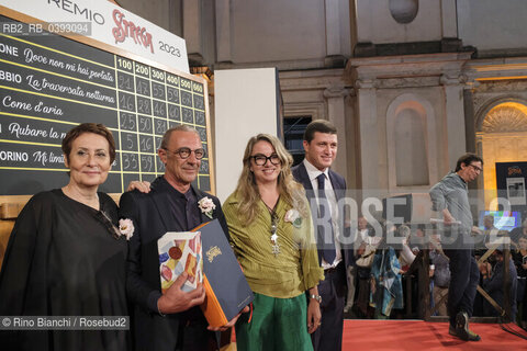 Rome Juli 6, 2023..Strega Award 2023 LXXVII edition. Alfredo Favi, collects the Strega prize won by Ada dAdamo, with Loretta Santini, Elena Stancanelli, Giuseppe DAvino/Premio Strega 2023 LXXVII edizione. Alfredo Favi, ritira il premio Strega vinto da Ada dAdamo, con Loretta Santini, Elena Stancanelli, Giuseppe DAvino. ©Rino Bianchi/Rosebud2