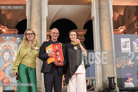 Rome Juli 6, 2023..Strega Award 2023 LXXVII edition. Alfredo Favi, collects the Strega prize won by Ada dAdamo, with Loretta Santini, Elena Stancanelli/Premio Strega 2023 LXXVII edizione. Alfredo Favi, ritira il premio Strega vinto da Ada dAdamo, con Loretta Santini, Elena Stancanelli. ©Rino Bianchi/Rosebud2