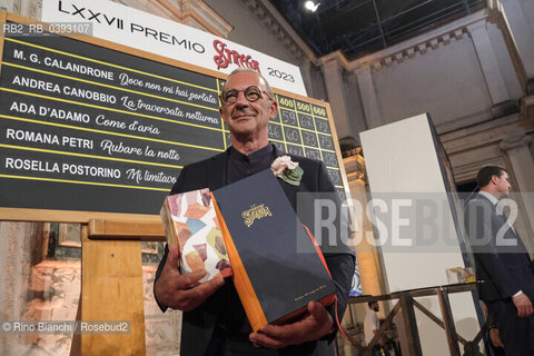 Rome Juli 6, 2023..Strega Award 2023 LXXVII edition..Alfredo Favi, collects the Strega prize won by Ada dAdamo, writer who died prematurely, with the book -Come daria-/Premio Strega 2023 LXXVII edizione. Alfredo Favi, ritira il premio Strega vinto da Ada dAdamo,  scrittrice scomparsa prematuramente, con il libro -Come daria- ©Rino Bianchi/Rosebud2