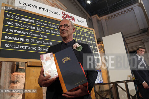 Rome Juli 6, 2023..Strega Award 2023 LXXVII edition..Alfredo Favi, collects the Strega prize won by Ada dAdamo, writer who died prematurely, with the book -Come daria-/Premio Strega 2023 LXXVII edizione. Alfredo Favi, ritira il premio Strega vinto da Ada dAdamo,  scrittrice scomparsa prematuramente, con il libro -Come daria- ©Rino Bianchi/Rosebud2