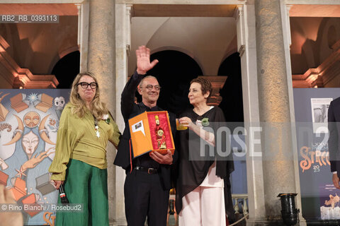 Rome Juli 6, 2023..Strega Award 2023 LXXVII edition. Alfredo Favi, collects the Strega prize won by Ada dAdamo, with Loretta Santini, Elena Stancanelli/Premio Strega 2023 LXXVII edizione. Alfredo Favi, ritira il premio Strega vinto da Ada dAdamo, con Loretta Santini, Elena Stancanelli. ©Rino Bianchi/Rosebud2