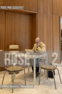 Turin May 21, 2023..Piperno, Alessandro, writer, French scholar, professor of French literature at the Tor Vergata University of Rome, photographed in Turin in the spaces of the Hotel NH/Piperno, Alessandro, scrittore, francesista, docente di letteratura francese presso lUniversità Tor Vergata di Roma, fotografato a Torino negli spazi dellHotel NH. ©Rino Bianchi/Rosebud2