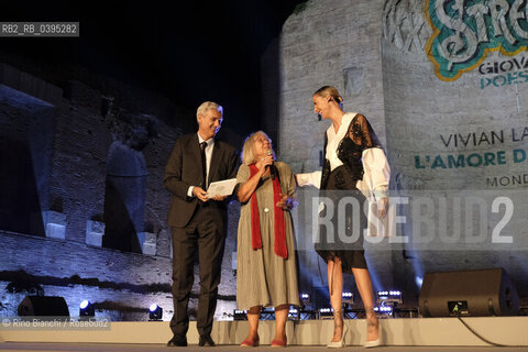 Rome October 5 2023..Vivian Lamarque, poet, with Ema Stokholma and the External Relations manager of BPER Banca Gilberto Borghi, photographed at the final evening of the first edition of the Strega Poetry Prize, in the archaeological park of the Colosseum/Vivian Lamarque, poetessa, con Ema Stokholma ed il responsabile External Relations di BPER Banca Gilberto Borghi, fotografati alla serata conclusiva del Premio Strega Poesia prima edizione, nel parco archeologico del Colosseo. ©Rino Bianchi/Rosebud2