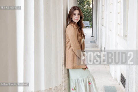 Rome October 5, 2023..Alice Urciuolo writer and screenwriter, posing in the park of Villa Torlonia in Rome for photographic portraits/Alice Urciuolo scrittrice e sceneggiatrice, in posa nel parco di Villa Torlonia a Roma per i ritratti fotografici. ©Rino Bianchi/Rosebud2