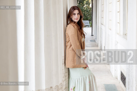 Rome October 5, 2023..Alice Urciuolo writer and screenwriter, posing in the park of Villa Torlonia in Rome for photographic portraits/Alice Urciuolo scrittrice e sceneggiatrice, in posa nel parco di Villa Torlonia a Roma per i ritratti fotografici. ©Rino Bianchi/Rosebud2