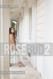 Rome October 5, 2023..Alice Urciuolo writer and screenwriter, posing in the park of Villa Torlonia in Rome for photographic portraits/Alice Urciuolo scrittrice e sceneggiatrice, in posa nel parco di Villa Torlonia a Roma per i ritratti fotografici. ©Rino Bianchi/Rosebud2