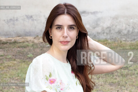 Rome October 5, 2023..Alice Urciuolo writer and screenwriter, posing in the park of Villa Torlonia in Rome for photographic portraits/Alice Urciuolo scrittrice e sceneggiatrice, in posa nel parco di Villa Torlonia a Roma per i ritratti fotografici. ©Rino Bianchi/Rosebud2