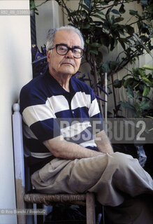Roma 28 maggio 2002..Giuseppe Bonaviri, scrittore, ritratto nella sua abitazione di Frosinone..Foto: Rino Bianchi ©Rino Bianchi/Rosebud2