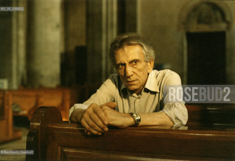 Rome Juin 21, 2002..Roberto Herlitzka, Italian actor photographed inside the Cathedral of Anagni during rehearsals of the show Murder in the Cathedral/ Roberto Herlitzka, attore, ritratto nella cattedrale di Anagni, durante le prove dello spettacolo -Assassinio in cattedrale- Photo: Rino Bianchi ©Rino Bianchi/Rosebud2