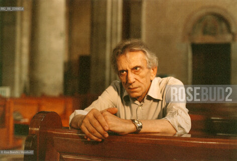 Rome Juin 21, 2002..Roberto Herlitzka, Italian actor photographed inside the Cathedral of Anagni during rehearsals of the show Murder in the Cathedral/ Roberto Herlitzka, attore, ritratto nella cattedrale di Anagni, durante le prove dello spettacolo -Assassinio in cattedrale- Photo: Rino Bianchi ©Rino Bianchi/Rosebud2