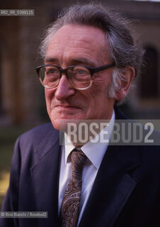 Rome September 6. 1995..Alfred Charles Tomlinson, English poet and translator, photographed in Rome in the park of the Accademia dei Lincei/Alfred Charles Tomlinson, poeta e traduttore inglese, fotografato a Roma nel parco dellAccademia dei Lincei. ©Rino Bianchi/Rosebud2